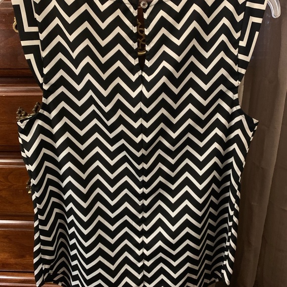 Chevron tank shirt - Picture 2 of 4